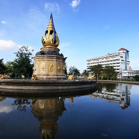 Chakungrao Riverview Hotel Kamphaeng Phet Exterior foto